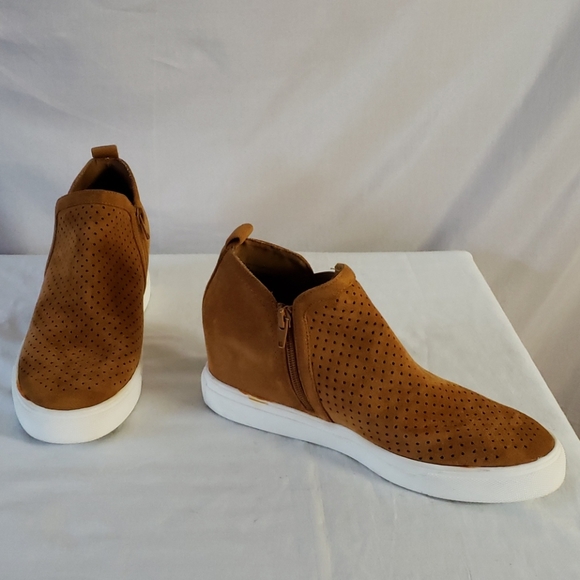 NEW Steve Madden Clarke Perforated Wedge Sneaker